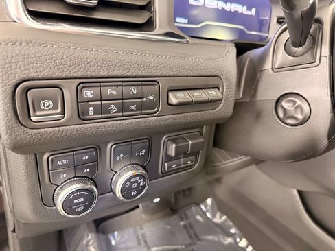 Used 2024 GMC Yukon Denali w/ Denali Reserve Package AWD/4WD image 31