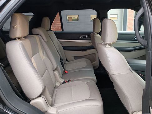 Used 2019 Ford Explorer XLT w/ Equipment Group 201A AWD/4WD image 19