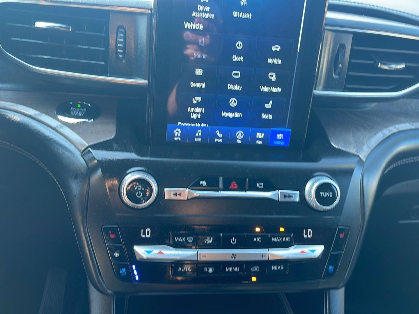 Used 2020 Ford Explorer Platinum w/ Premium Technology Package AWD/4WD image 27