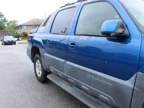 Used 2003 Chevrolet Avalanche 4x4 w/ Suspension Package, Off-Road image 44