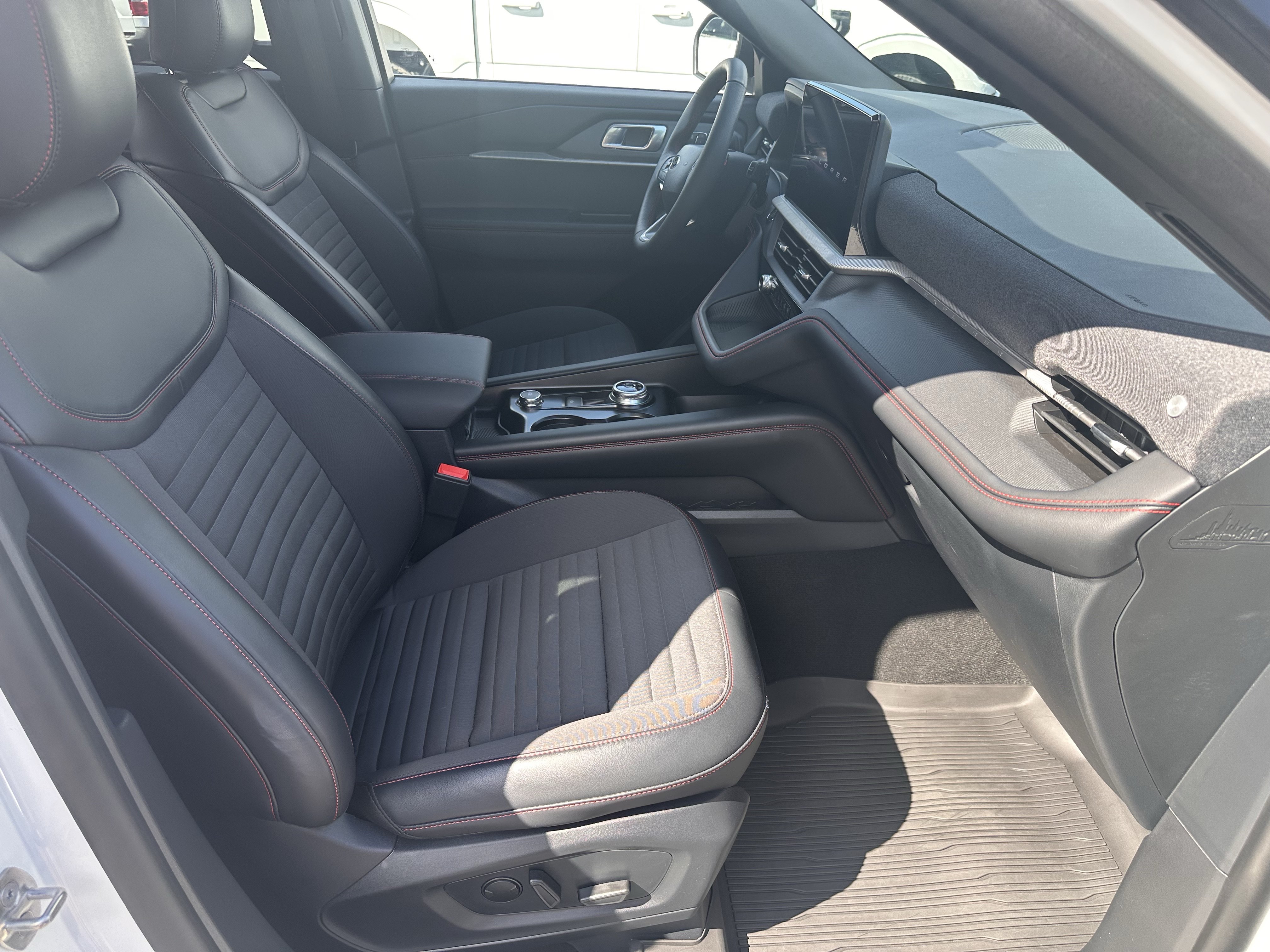 Used 2026 Ford Explorer ST-Line w/ ST-Line Street Pack RWD image 18