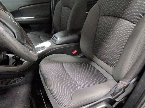 Used 2018 Dodge Journey SE image 17