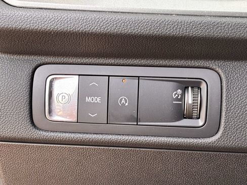 Used 2025 Chevrolet Traverse LT w/ Driver Confidence Package FWD image 20