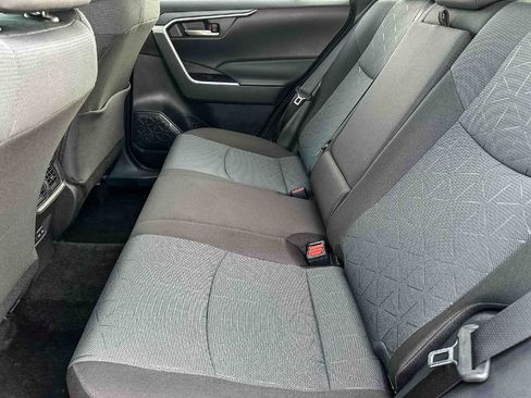 Used 2025 Toyota RAV4 XLE w/ Convenience Package FWD image 19