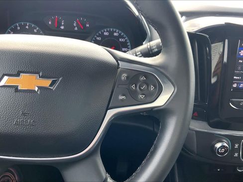 Used 2023 Chevrolet Traverse LT image 24