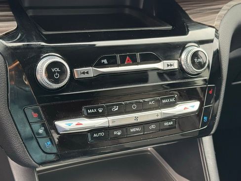 Used 2023 Ford Explorer Limited image 18