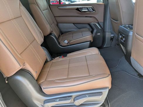 New 2026 Chevrolet Suburban High Country w/ Sun And Tow Package AWD/4WD image 23