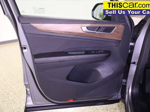 Used 2025 Volkswagen Atlas SE FWD image 30