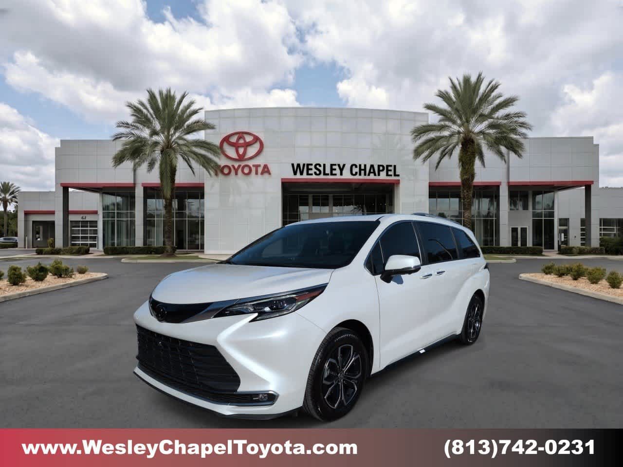 Used 2026 Toyota Sienna Platinum AWD/4WD image 1