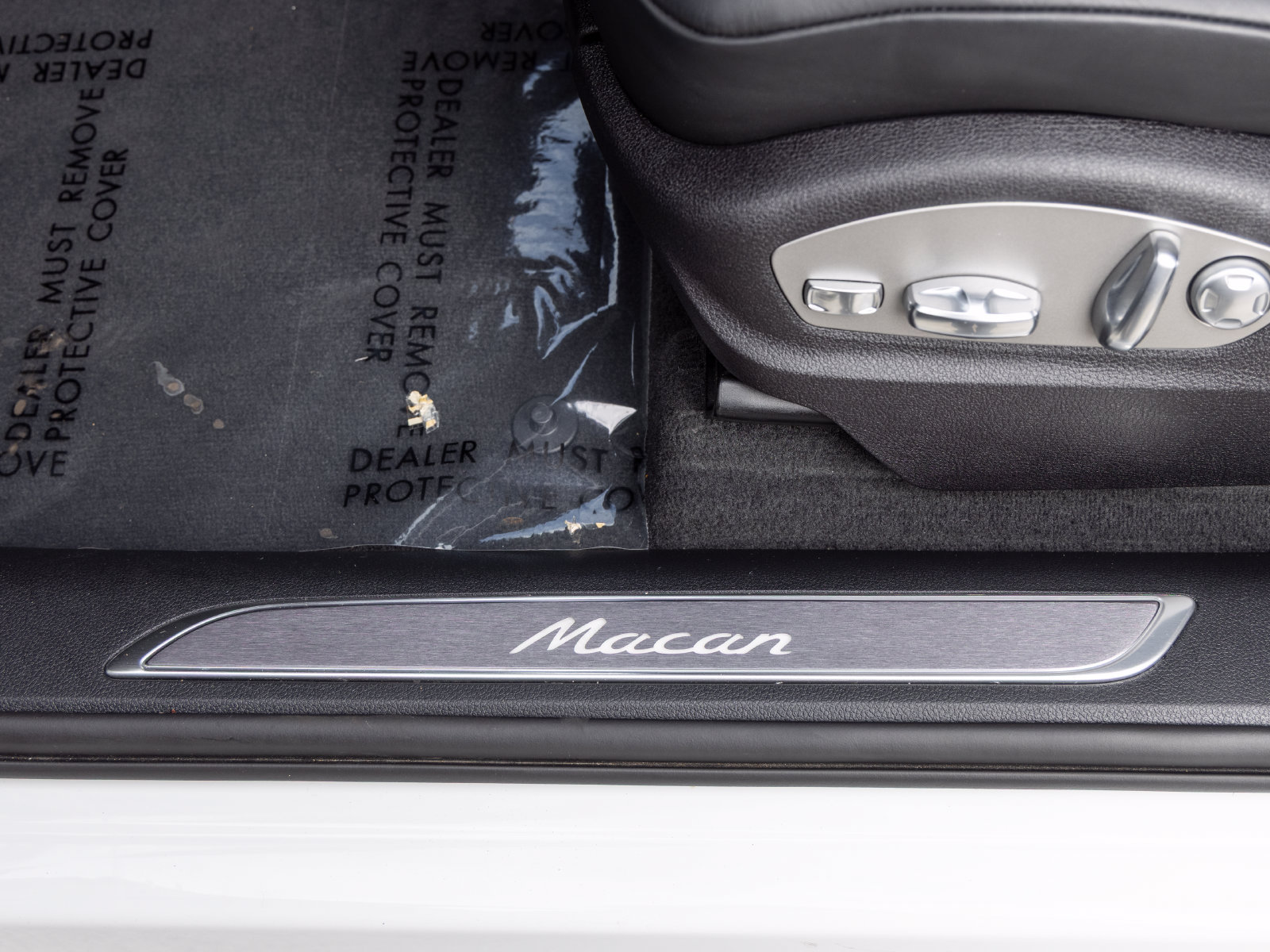 Used 2026 Porsche Macan AWD/4WD image 29