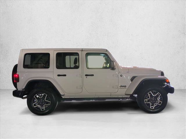 Used 2026 Jeep Wrangler Unlimited Sahara AWD/4WD image 4