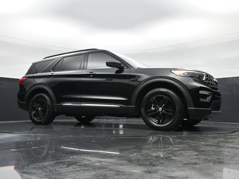Used 2023 Ford Explorer XLT w/ Equipment Group 202A AWD/4WD image 46