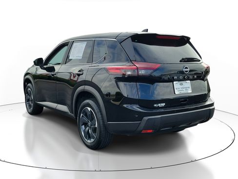 Used 2025 Nissan Rogue SV image 3