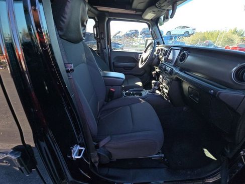 Used 2023 Jeep Wrangler Unlimited w/ Sun & Screen Package image 4