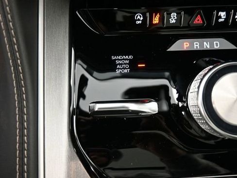New 2026 Jeep Grand Wagoneer Limited AWD/4WD image 19