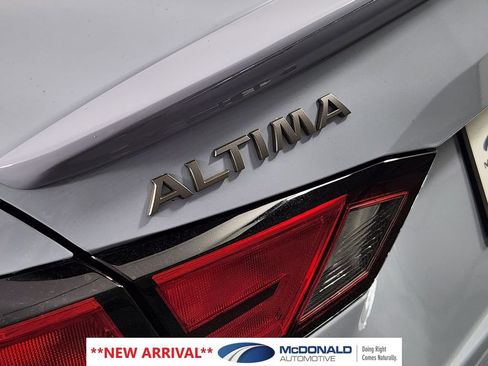 Used 2023 Nissan Altima 2.5 SR AWD/4WD image 10
