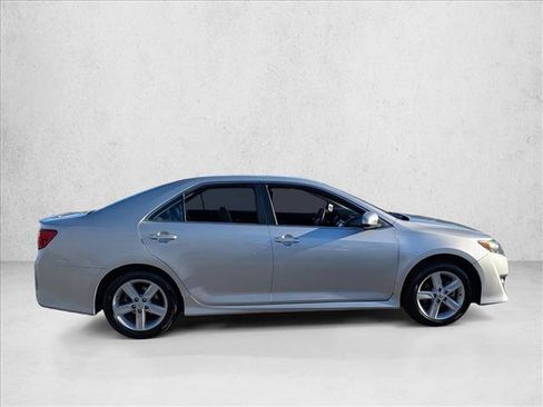 Used 2014 Toyota Camry SE image 4