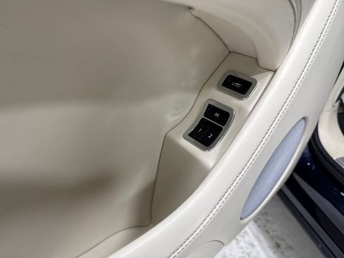 Used 2017 Bentley Bentayga image 21