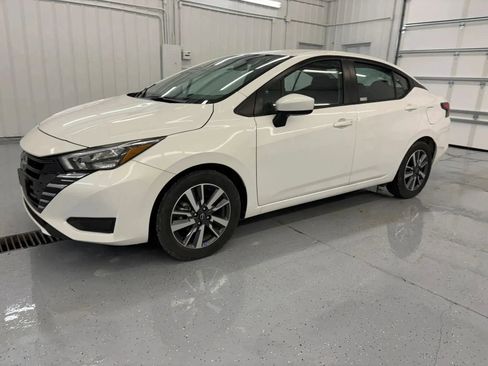 Used 2025 Nissan Versa SV FWD image 10