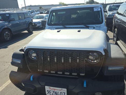 Used 2023 Jeep Wrangler Unlimited image 3