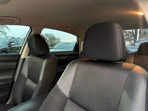 Used 2017 Nissan Altima 2.5 SR w/ Midnight Edition Package image 12