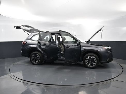 Used 2025 Subaru Forester AWD/4WD image 36