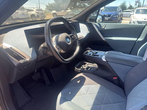 Used 2023 BMW iX xDrive50 w/ Sport Package AWD/4WD image 16