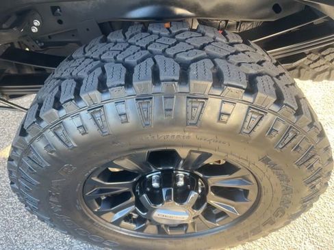 Used 2022 Ford F250 Platinum w/ Tremor Off-Road Package image 9