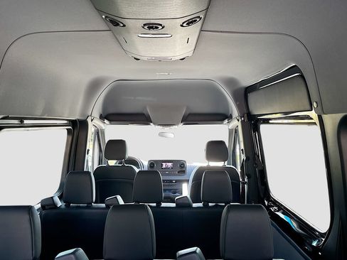 Used 2024 Mercedes-Benz Sprinter 2500 image 19