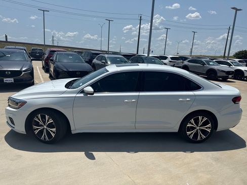 Used 2022 Volkswagen Passat 2.0T SE FWD image 8