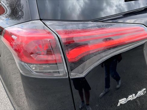 Used 2016 Toyota RAV4 LE image 27