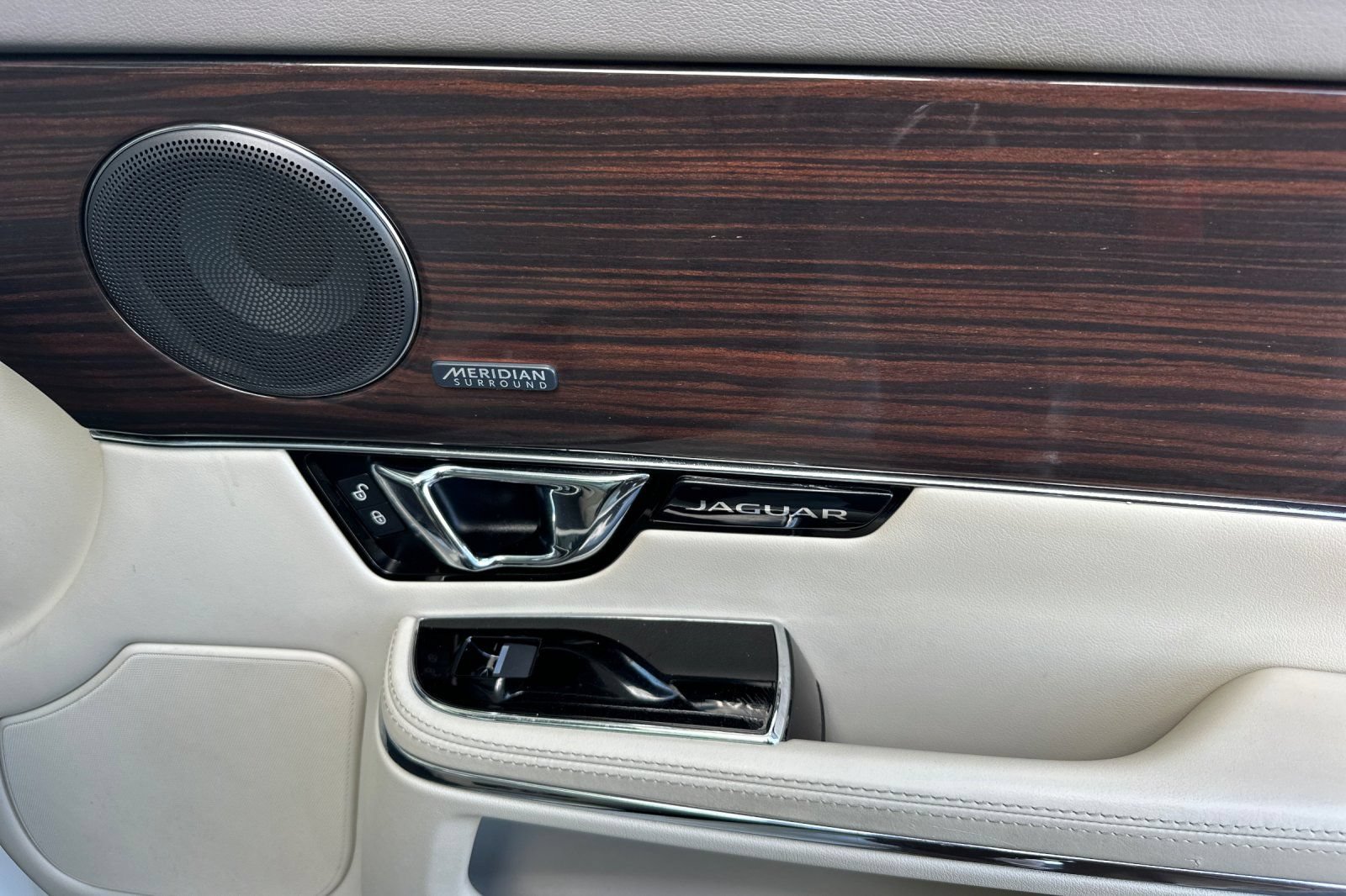 Used 2016 Jaguar XJ R-Sport RWD image 20