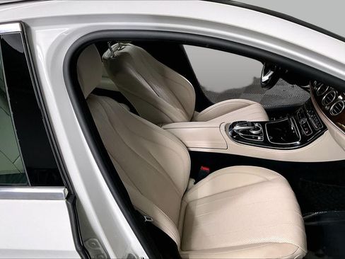 Certified 2017 Mercedes-Benz E 300 4MATIC image 8