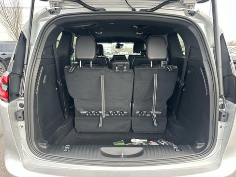 New 2026 Chrysler Pacifica Select FWD image 32