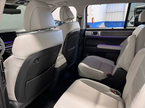 Used 2024 Hyundai Santa Fe Calligraphy image 17