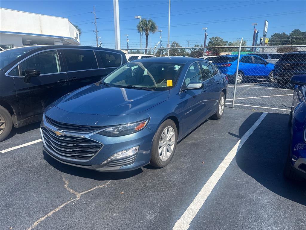 Used 2025 Chevrolet Malibu LT FWD image 2
