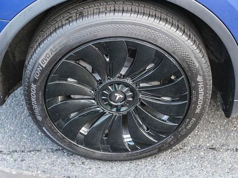 Used 2020 Tesla Model Y Long Range image 11