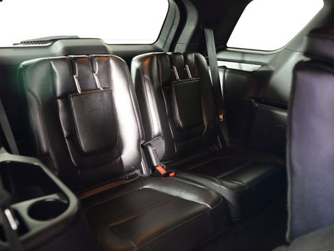 Used 2017 Ford Explorer XLT w/ Equipment Group 202A image 21