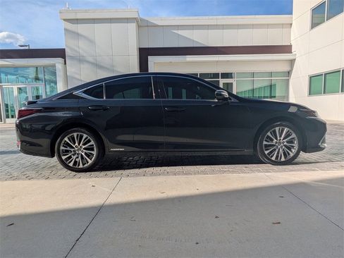 Used 2020 Lexus ES 300h w/ Premium Package image 3