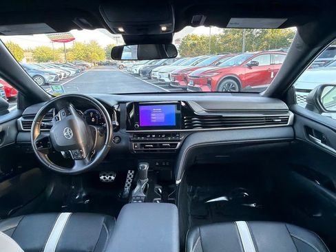 Used 2025 Toyota Camry SE FWD image 16
