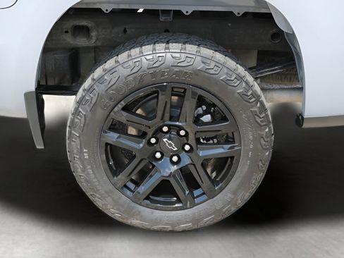 Used 2024 Chevrolet Silverado 1500 LT Trail Boss w/ Convenience Package II AWD/4WD image 9