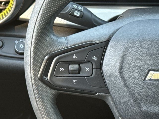 Used 2026 Chevrolet Trax LT FWD image 13