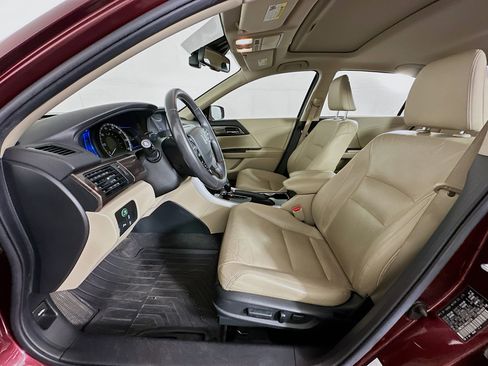 Used 2017 Honda Accord Touring image 13