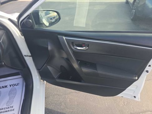 Used 2018 Toyota Corolla LE image 17