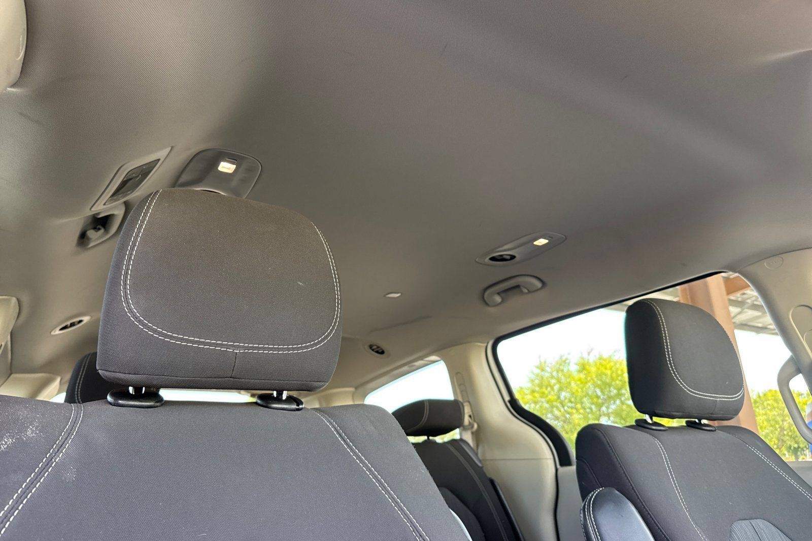 Used 2022 Chrysler Voyager LX FWD image 26