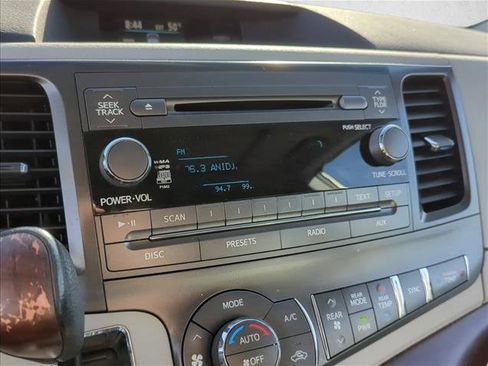 Used 2011 Toyota Sienna XLE image 18