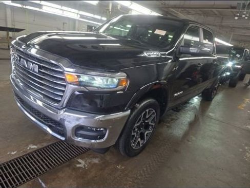 Used 2025 RAM 1500 Laramie AWD/4WD image 13