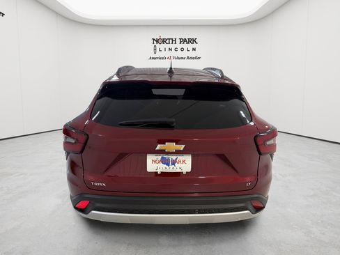 Used 2025 Chevrolet Trax LT w/ Driver Confidence Package FWD image 4