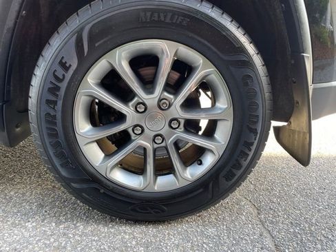 Used 2015 Jeep Grand Cherokee Limited w/ Trailer Tow Group IV AWD/4WD image 4