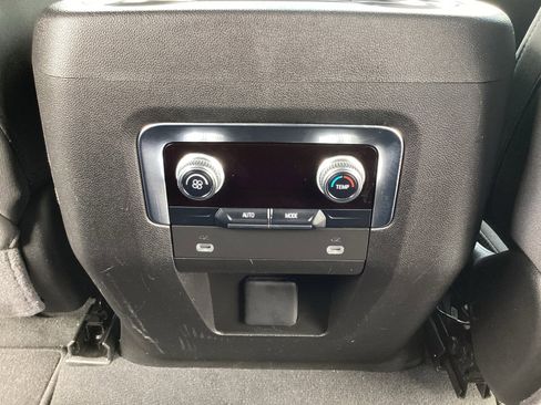 Used 2024 GMC Yukon SLE w/ Gmc Pro Safety Plus Package RWD image 35